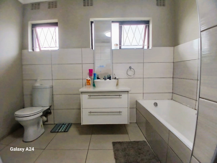 3 Bedroom Property for Sale in Haven Hills Eastern Cape